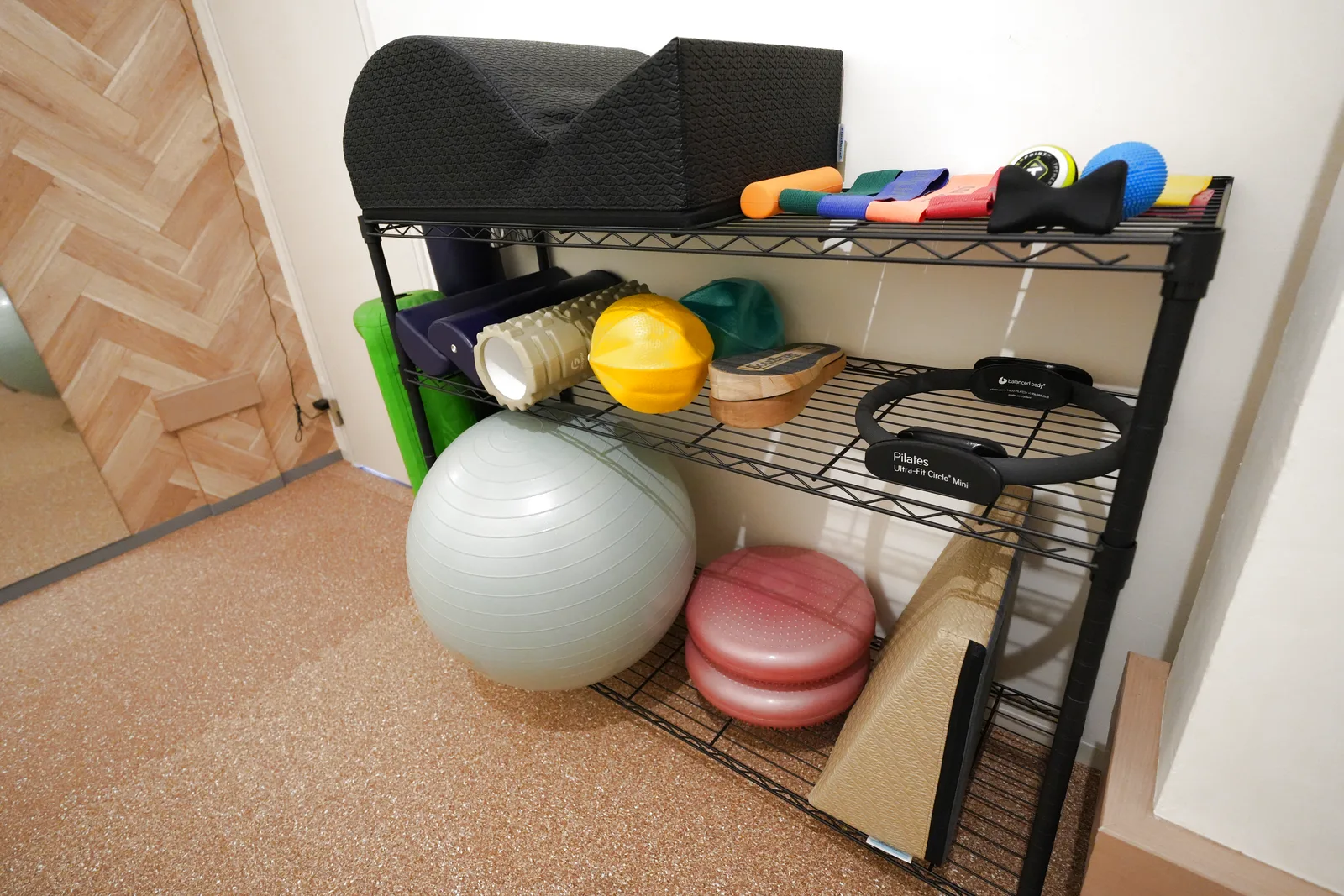 トレーニング器具・ダンベル・バランスボール